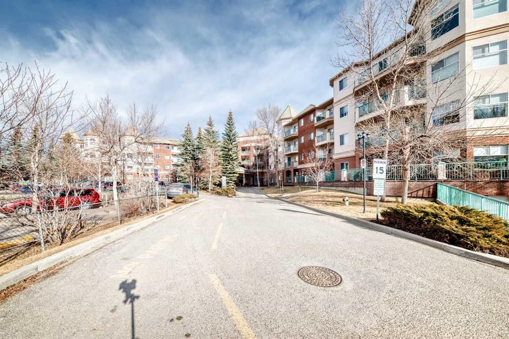 317, 200 Lincoln Way SW, Calgary — photo 3 of 32