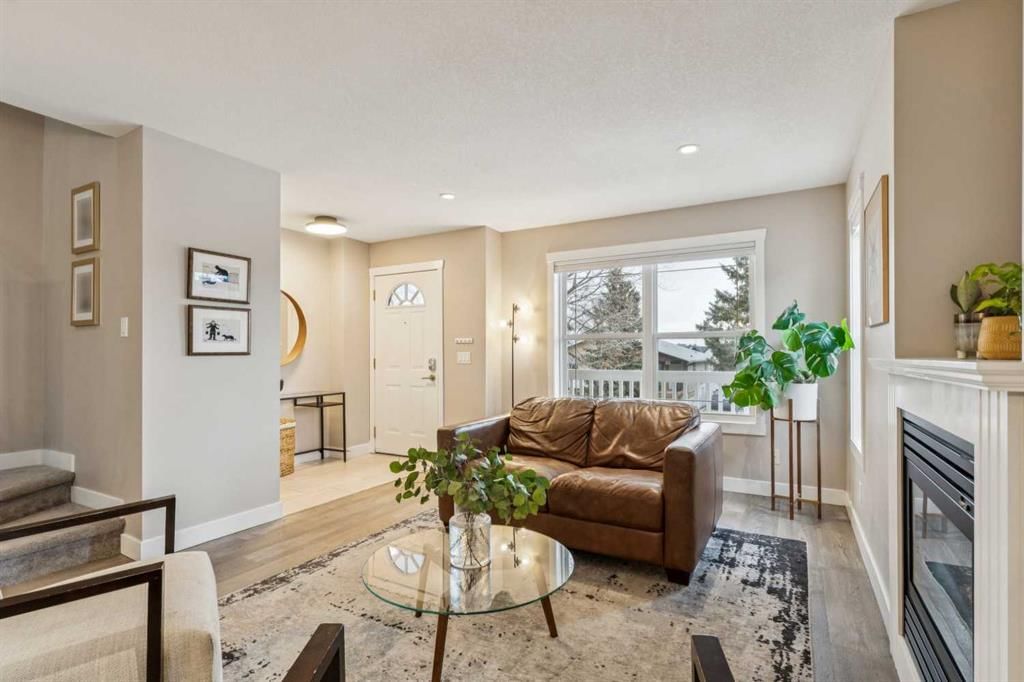 133 25 Avenue NE, Calgary — photo 4 of 34