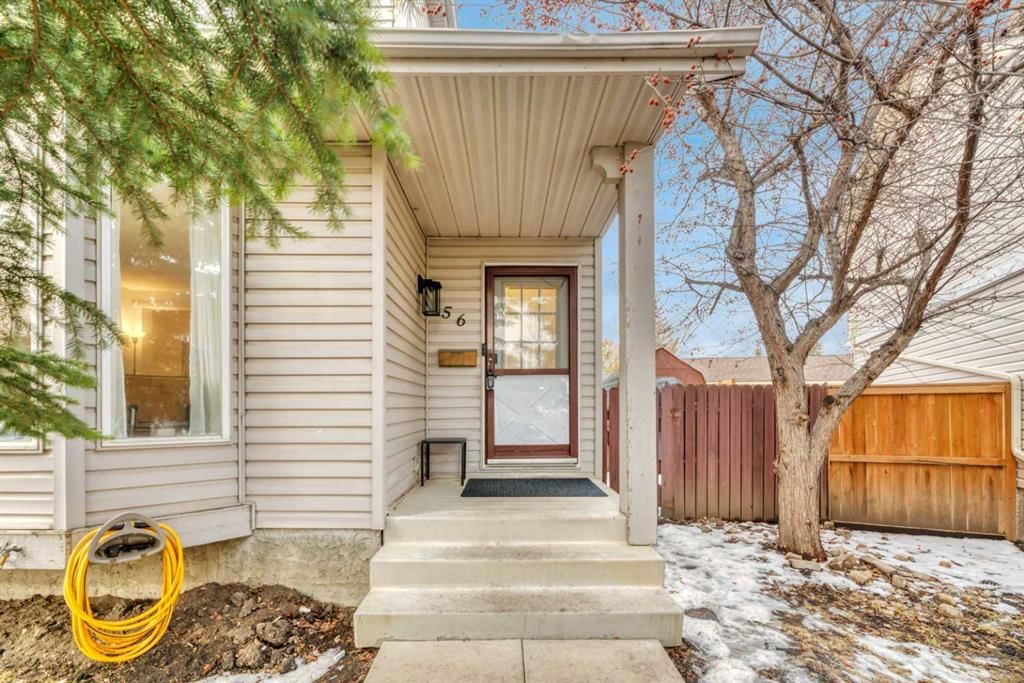 56 Woodglen Court SW, Calgary — photo 4 of 45