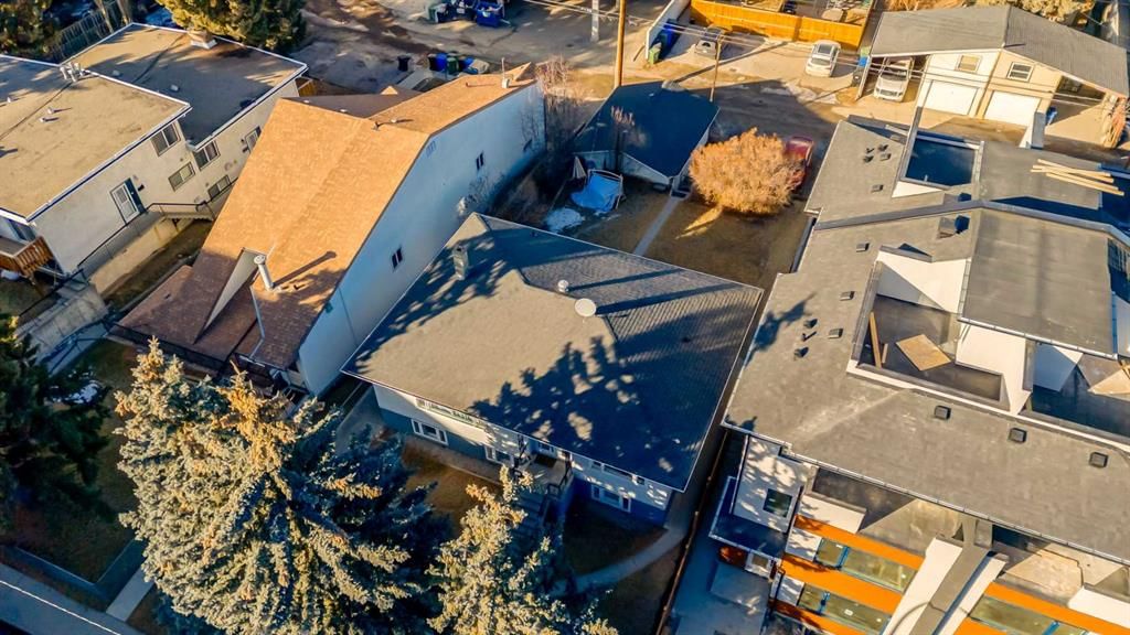1816 28 Avenue SW, Calgary — photo 2 of 12