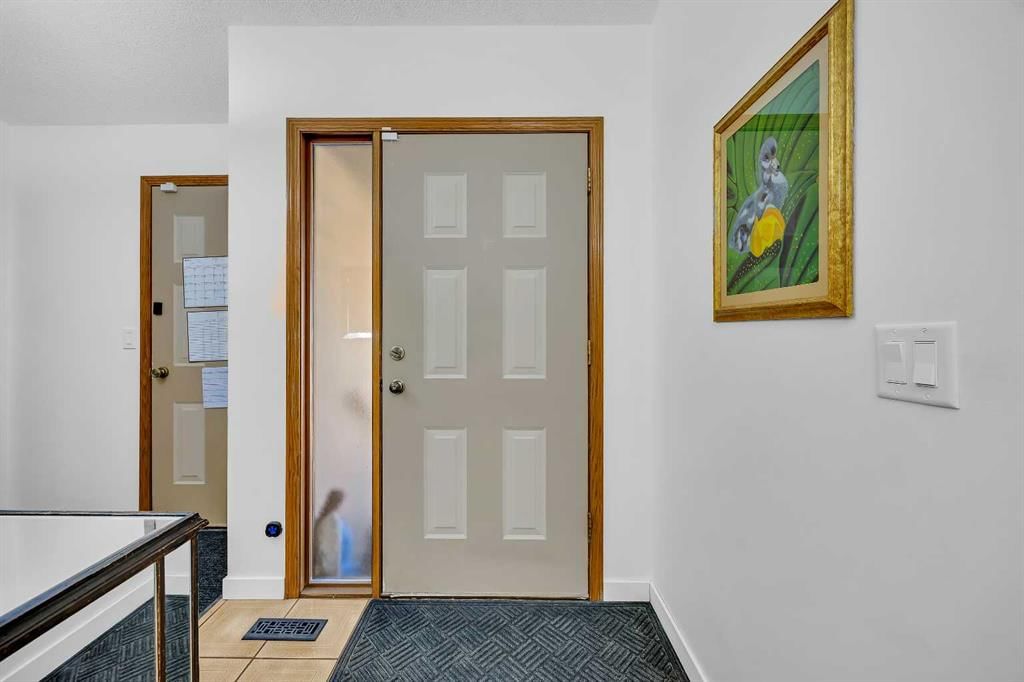 874 Riverbend Drive SE, Calgary — photo 4 of 49