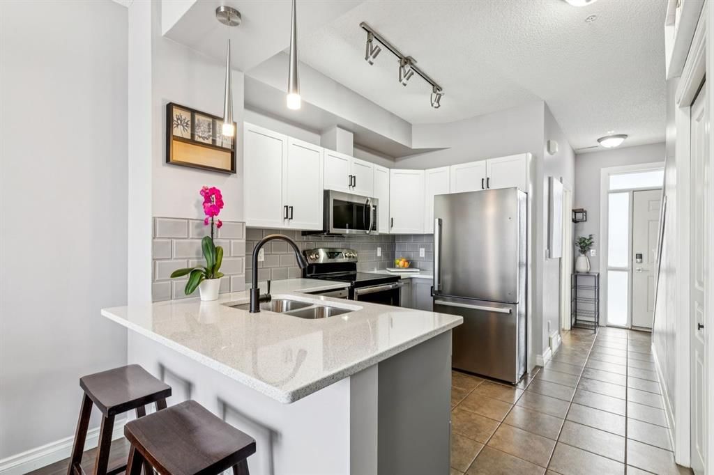 12, 140 Rockyledge View NW, Calgary — photo 5 of 27