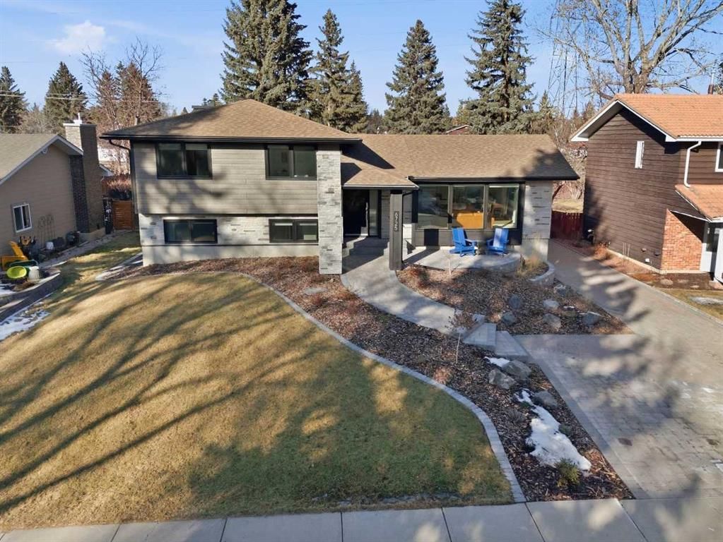 6725 Livingstone Drive SW, Calgary — photo 3 of 47