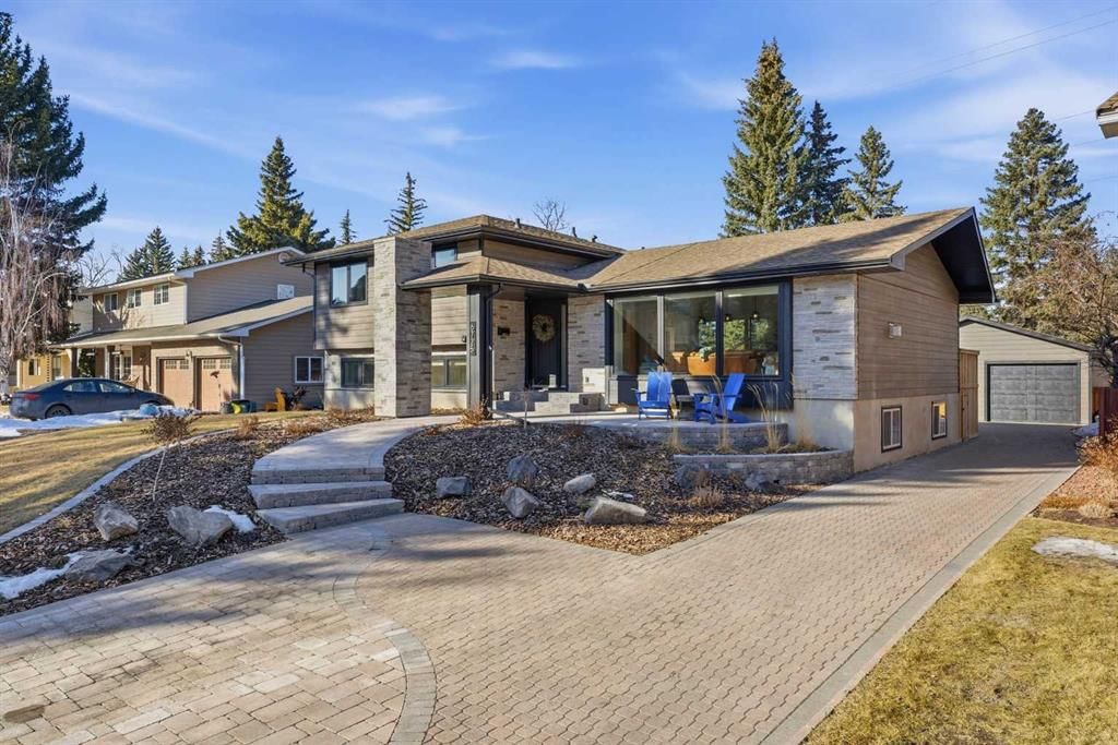 6725 Livingstone Drive SW, Calgary — photo 4 of 47