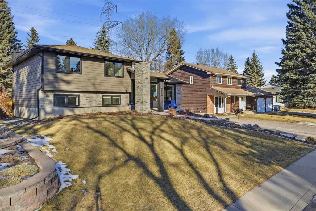 6725 Livingstone Drive SW, Calgary — photo 5 of 47