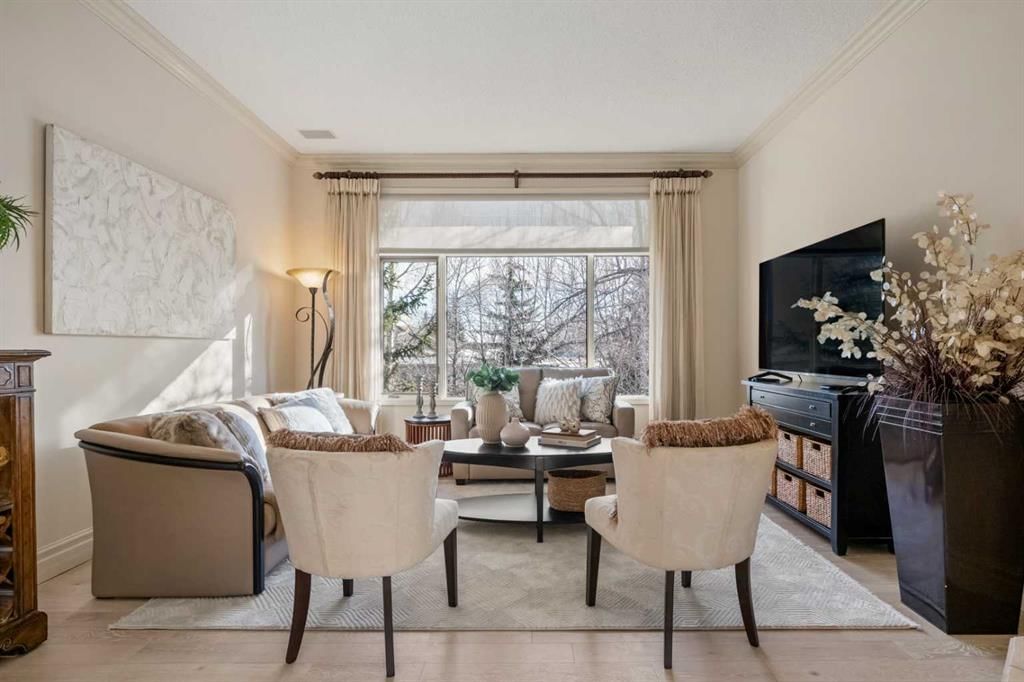 60 Woodpark Close SW, Calgary — photo 4 of 50