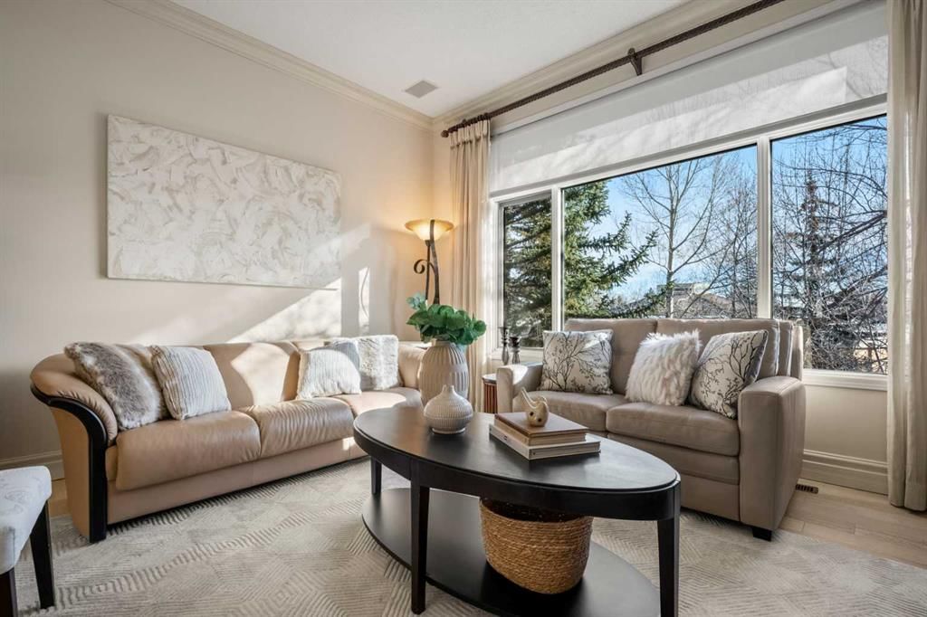 60 Woodpark Close SW, Calgary — photo 5 of 50
