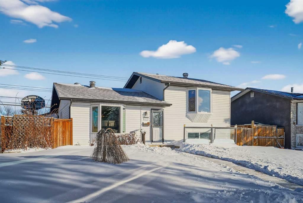 1028 Penrith Crescent SE, Calgary — main listing photo
