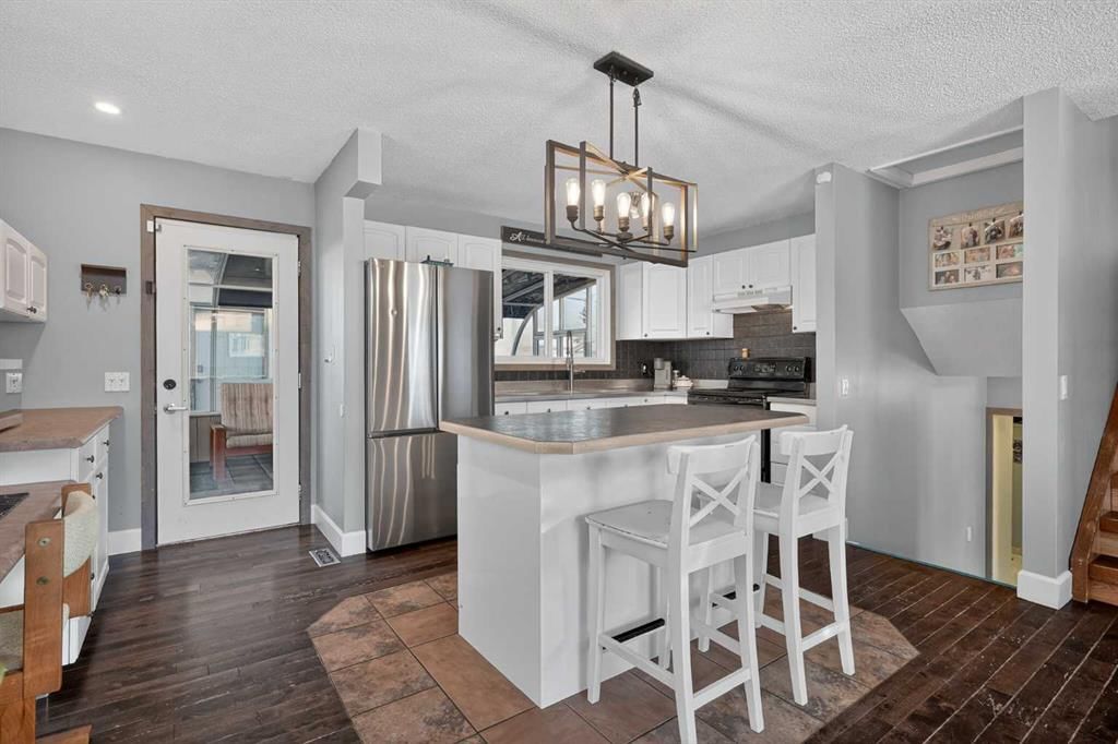 1028 Penrith Crescent SE, Calgary — photo 2 of 42