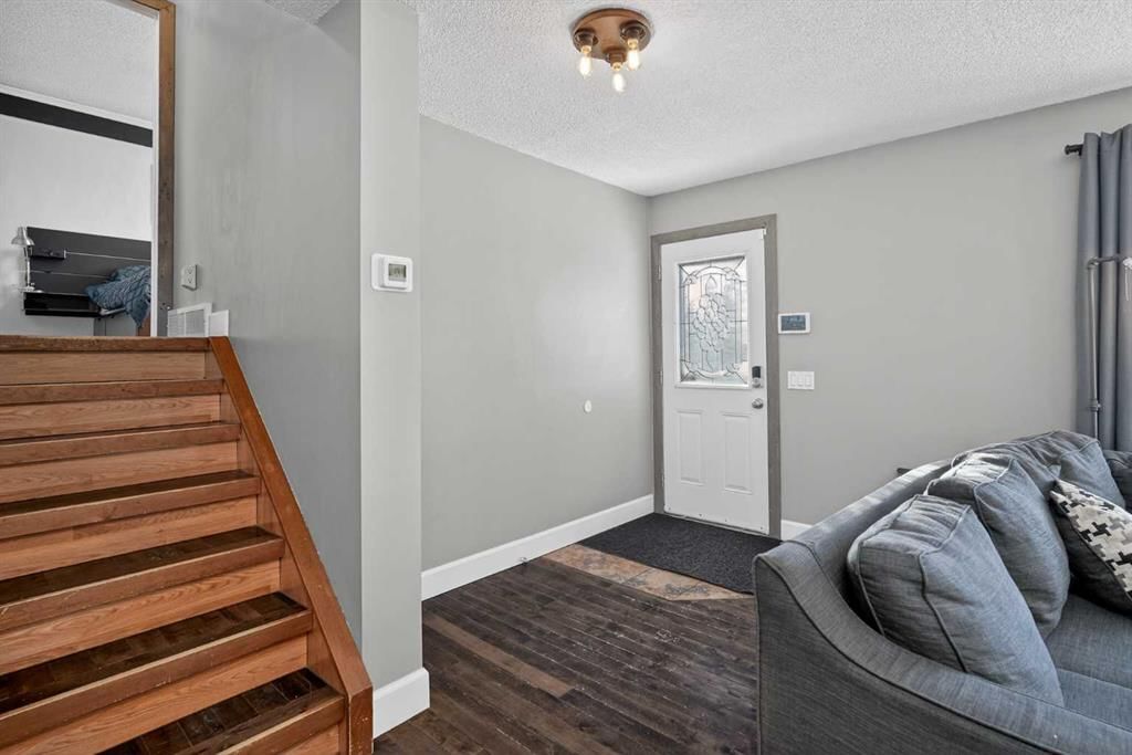 1028 Penrith Crescent SE, Calgary — photo 4 of 42