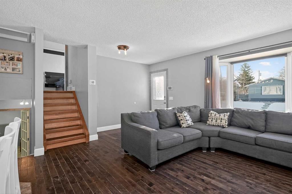 1028 Penrith Crescent SE, Calgary — photo 5 of 42