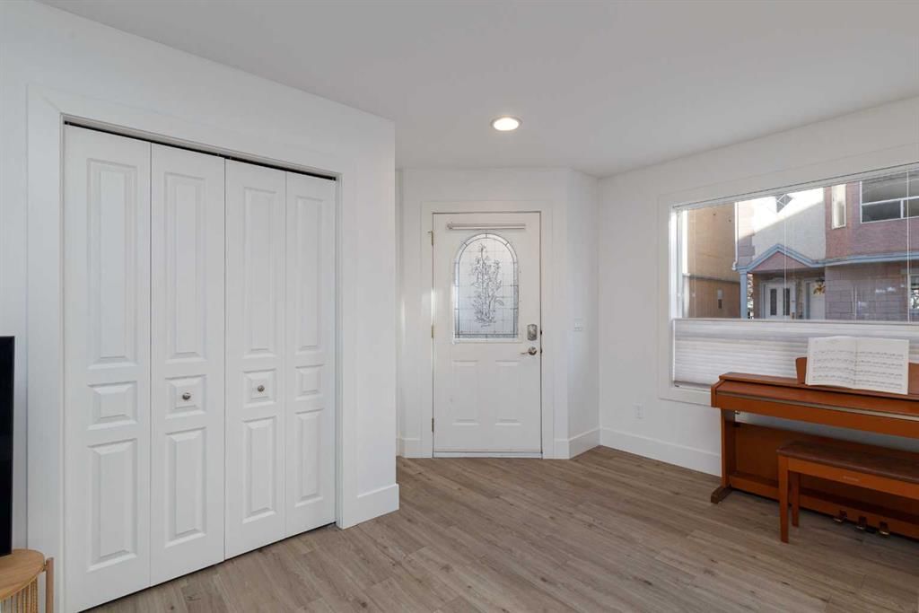 1525 11 Street SW, Calgary — photo 3 of 32
