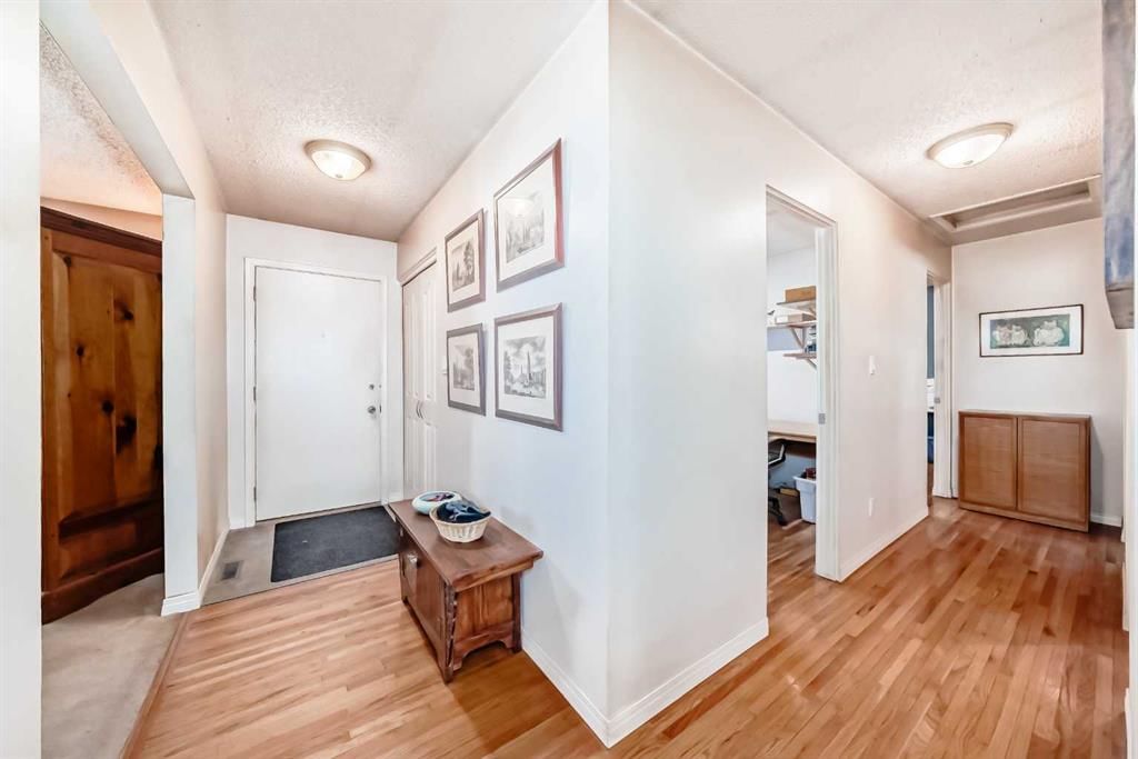 844 Lake Ontario Drive SE, Calgary — photo 4 of 50