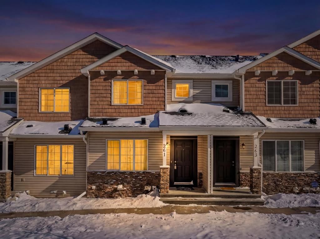 261 Pantego Lane NW, Calgary — main listing photo