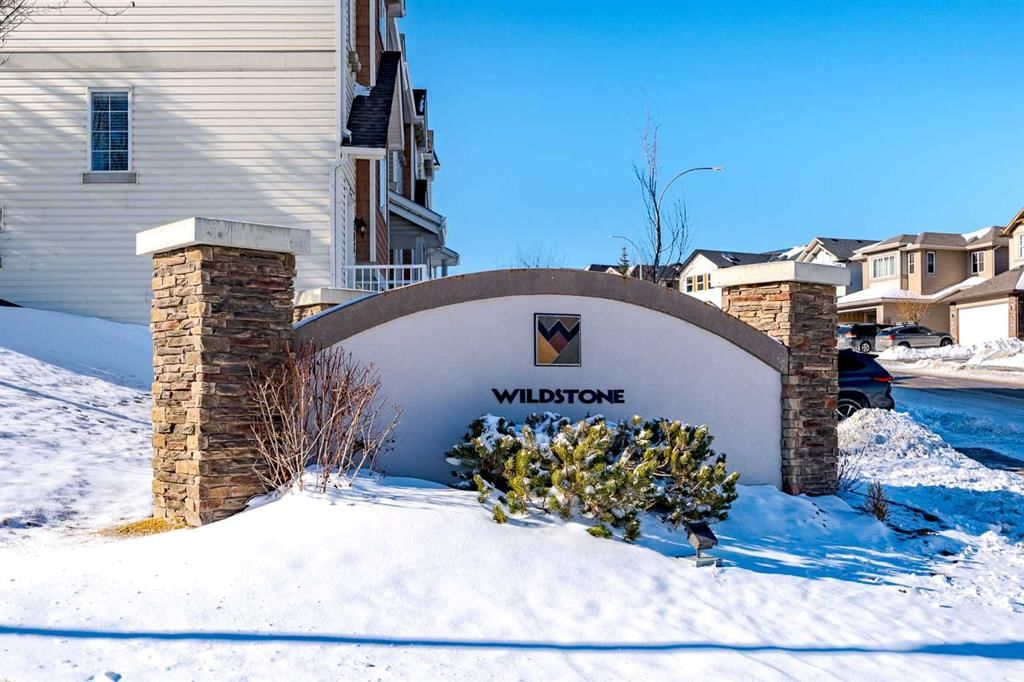 261 Pantego Lane NW, Calgary — photo 2 of 26