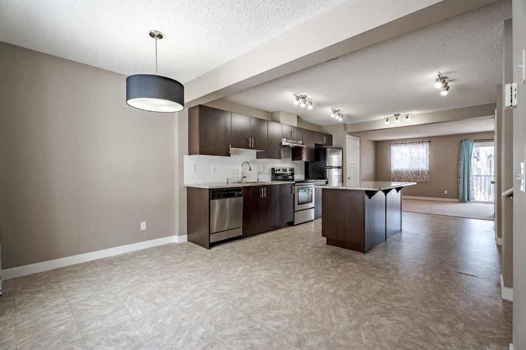 261 Pantego Lane NW, Calgary — photo 3 of 26