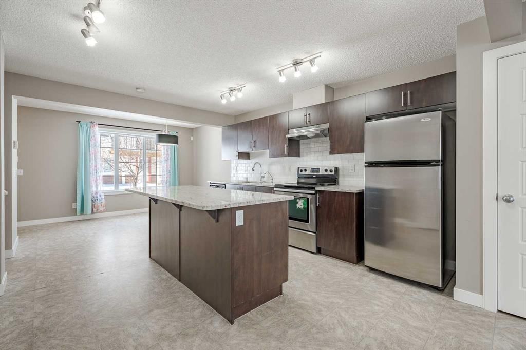 261 Pantego Lane NW, Calgary — photo 4 of 26