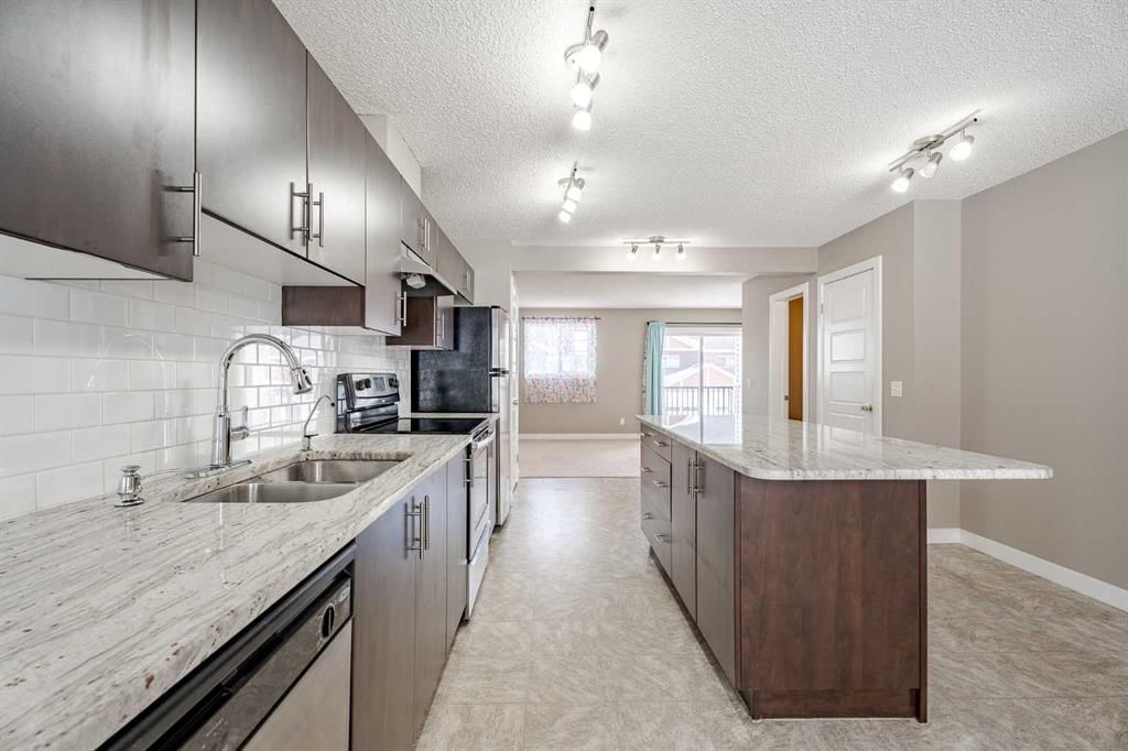 261 Pantego Lane NW, Calgary — photo 5 of 26