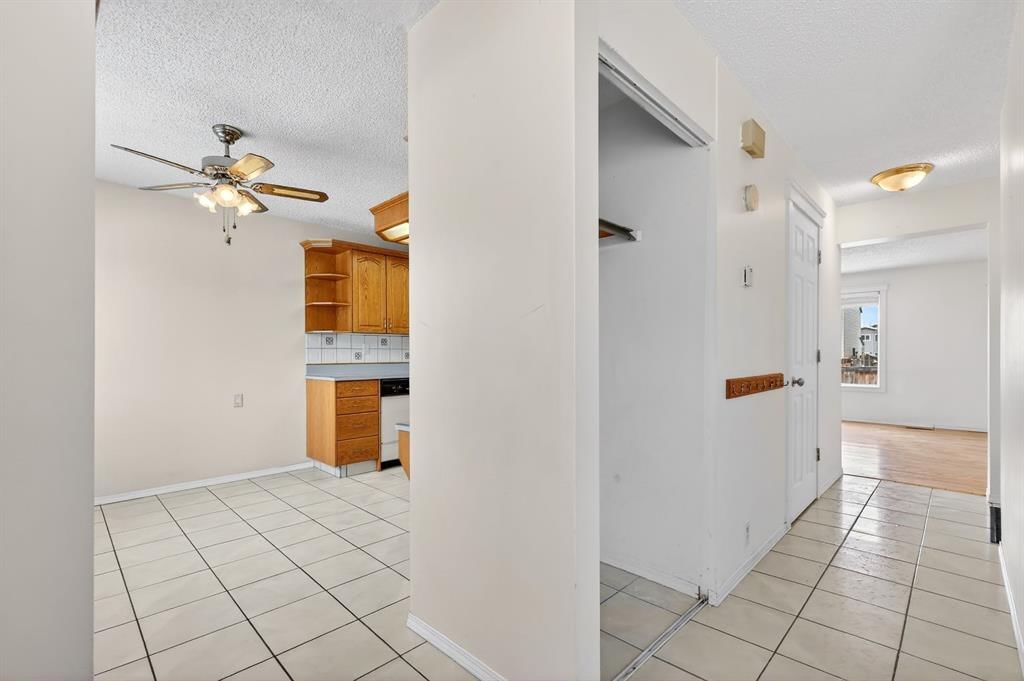115 Abingdon Court NE, Calgary — photo 3 of 24