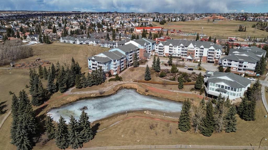 309, 3309 Hawksbrow Point NW, Calgary — photo 2 of 38