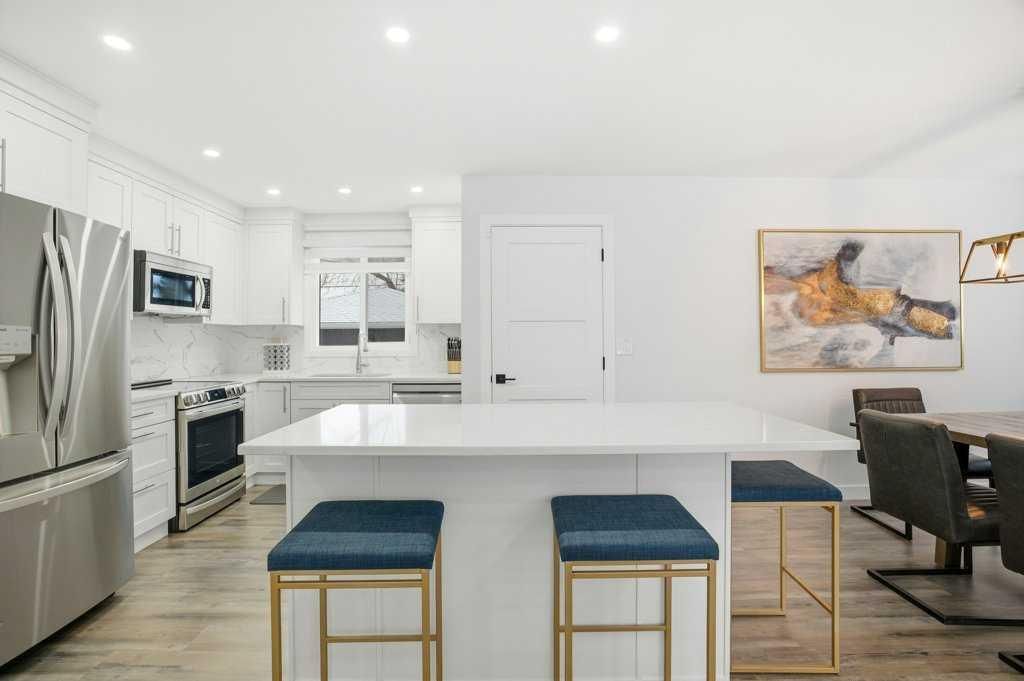 3 Kentish Drive SW, Calgary — photo 4 of 43