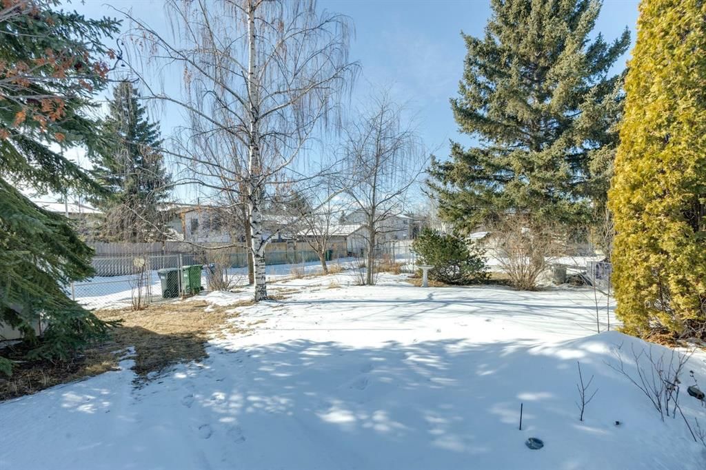 571 Woodside Place SW, Calgary — photo 2 of 49