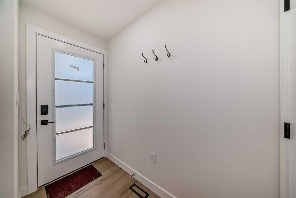 128 Cantrell Place SW, Calgary — photo 3 of 42