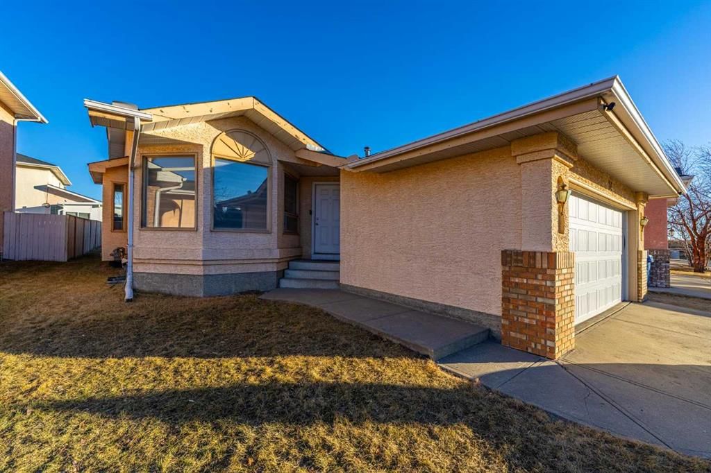 14 Coral Sands Place NE, Calgary — photo 2 of 25