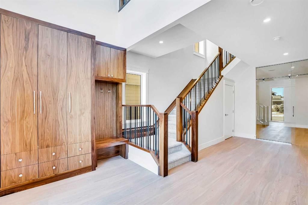 435 Patterson Boulevard SW, Calgary — photo 2 of 47