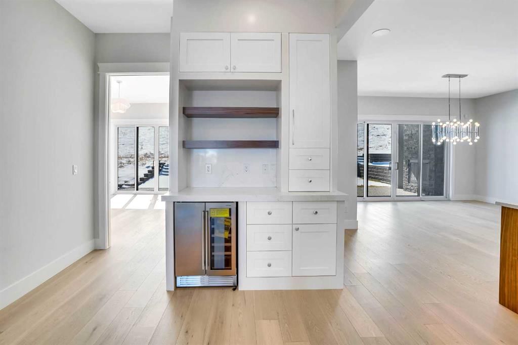 435 Patterson Boulevard SW, Calgary — photo 5 of 47