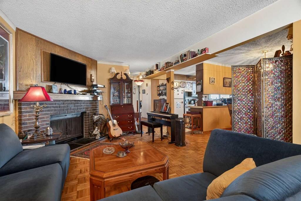 3509 49 Street SW, Calgary — photo 3 of 40