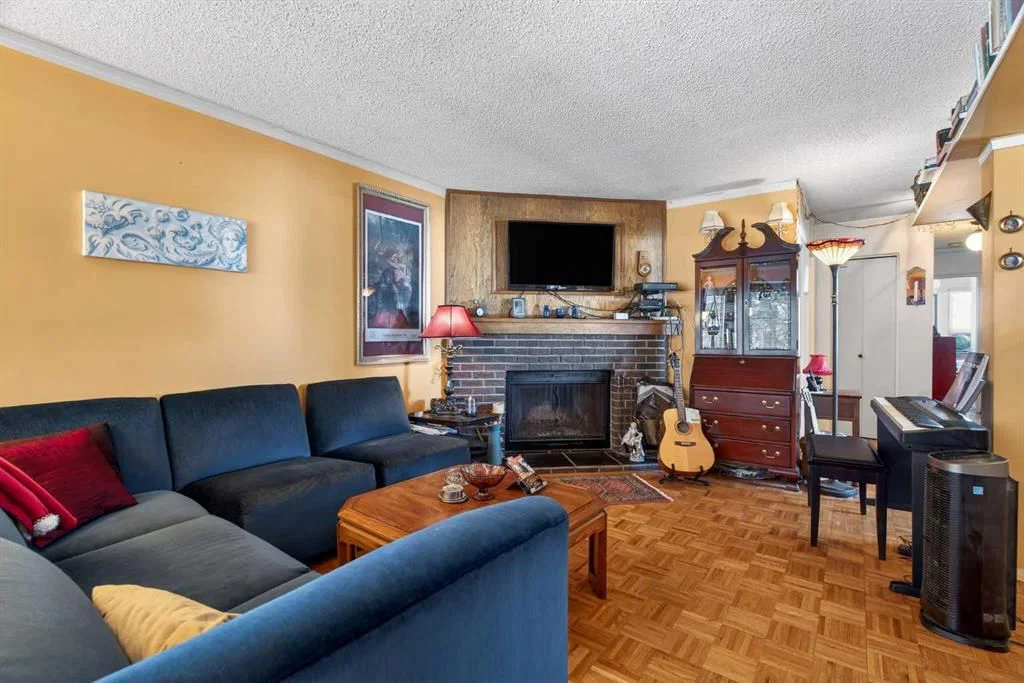 3509 49 Street SW, Calgary — photo 4 of 40