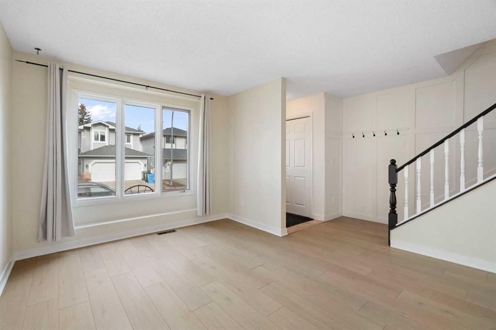 25 McKernan Road SE, Calgary — photo 2 of 32