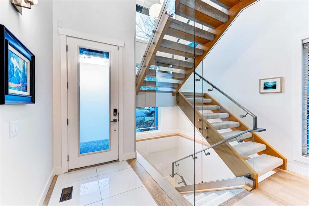 116 34A Street NW, Calgary — photo 3 of 50