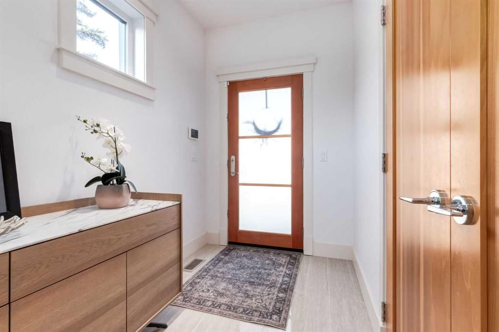2613 3 Avenue NW, Calgary — photo 2 of 50