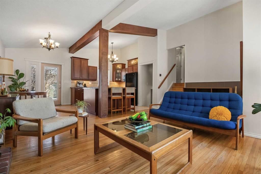 2720 45 Street SW, Calgary — main listing photo