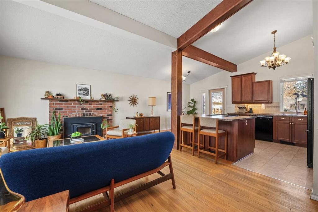 2720 45 Street SW, Calgary — photo 2 of 50