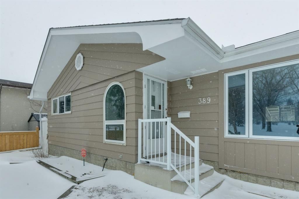 389 Capri Avenue NW, Calgary — photo 4 of 42