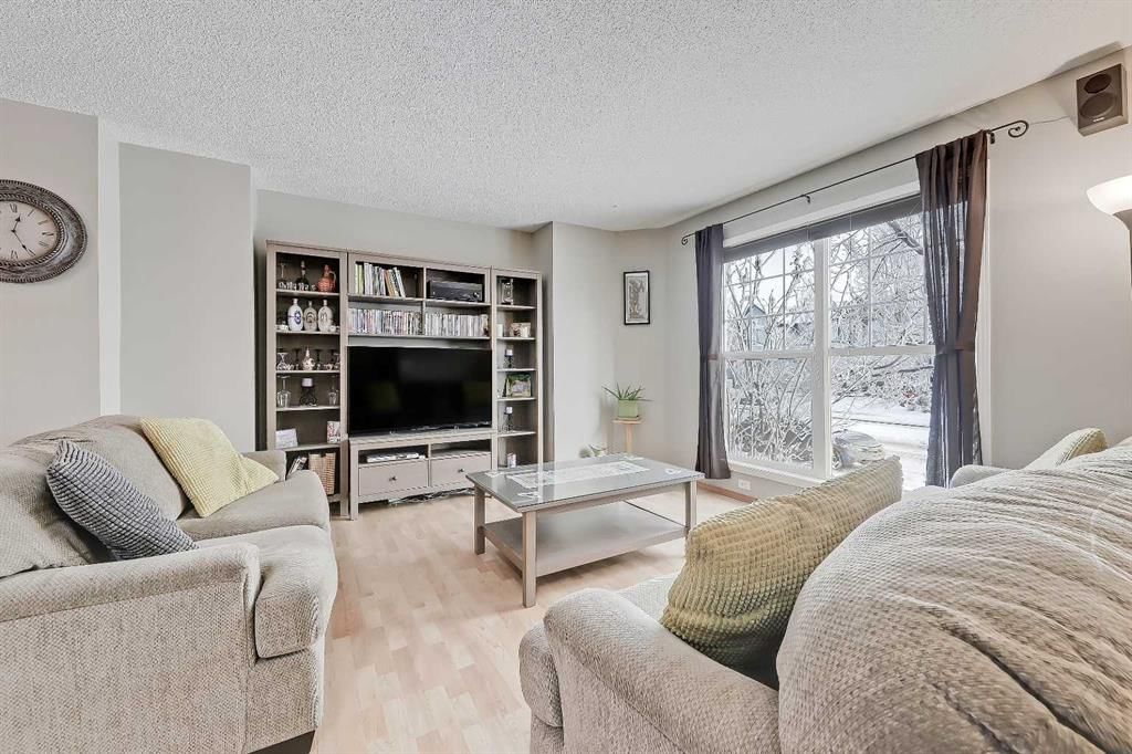 312 Cramond Close SE, Calgary — photo 4 of 41