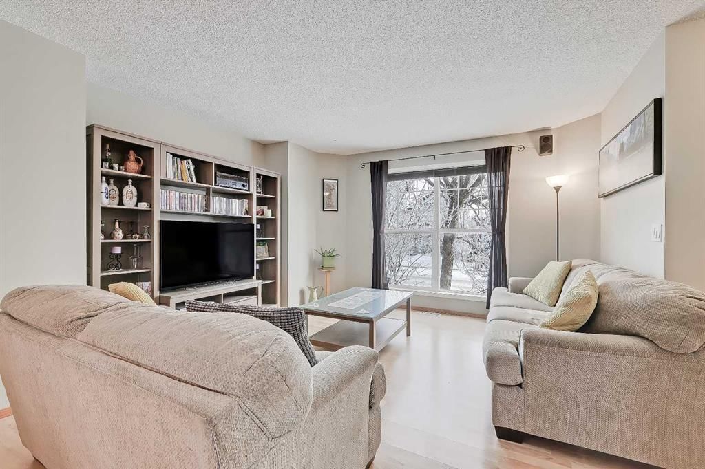 312 Cramond Close SE, Calgary — photo 5 of 41