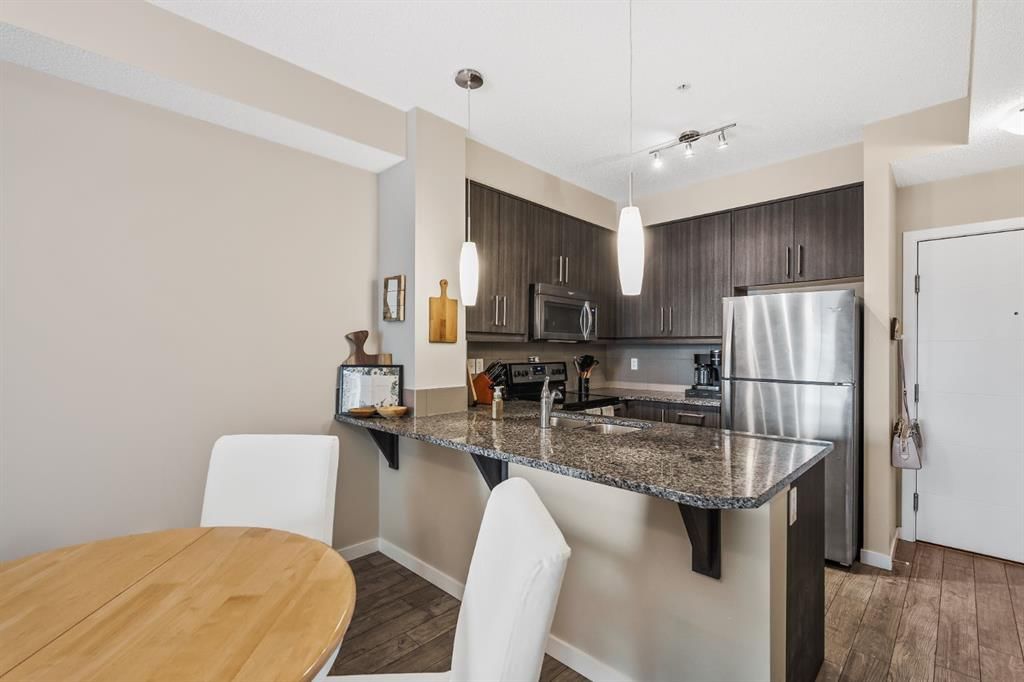 305, 402 Marquis Lane SE, Calgary — photo 4 of 32