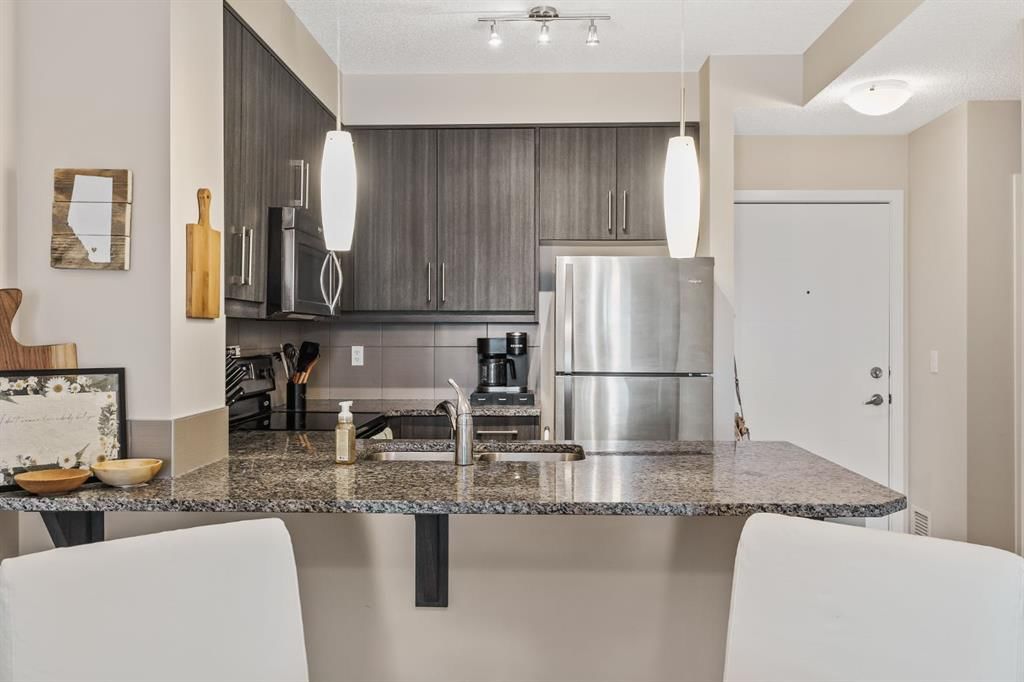 305, 402 Marquis Lane SE, Calgary — photo 5 of 32