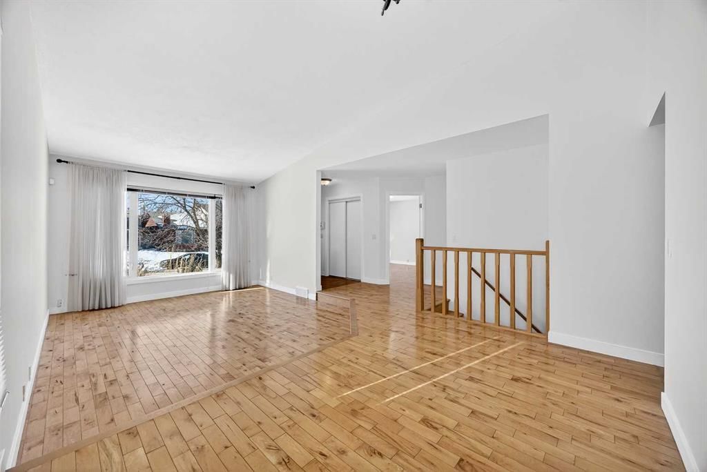 128 Bermuda Drive NW, Calgary — photo 5 of 49