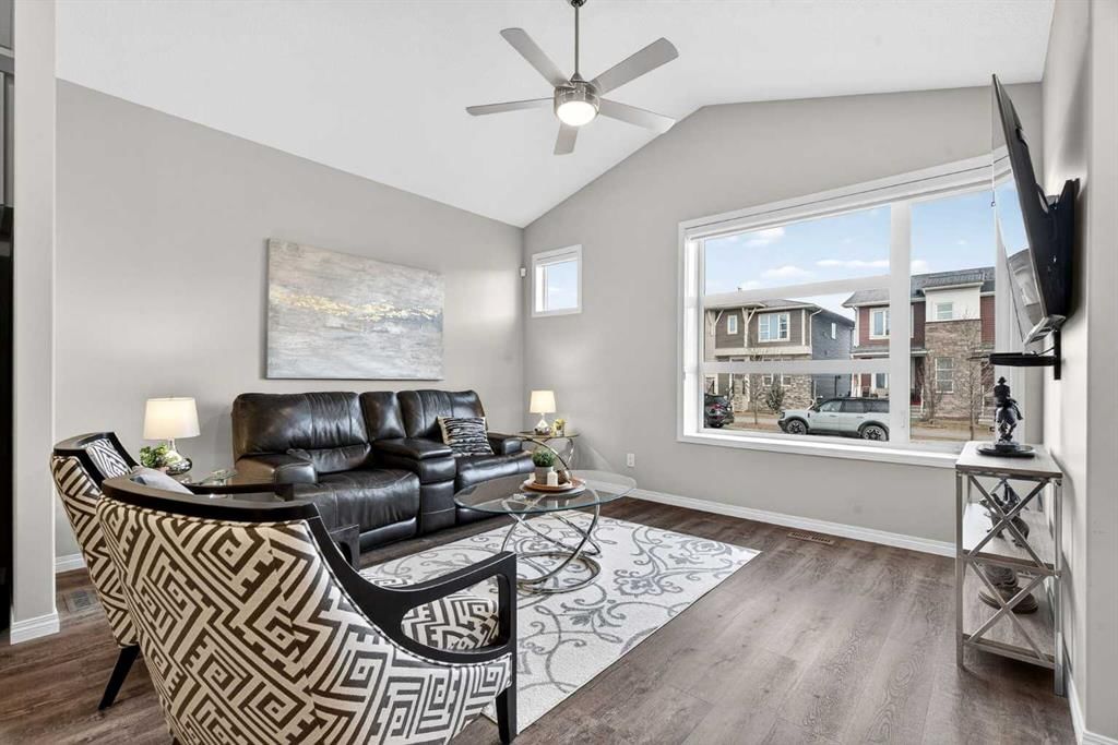 937 Livingston Way NE, Calgary — photo 3 of 41