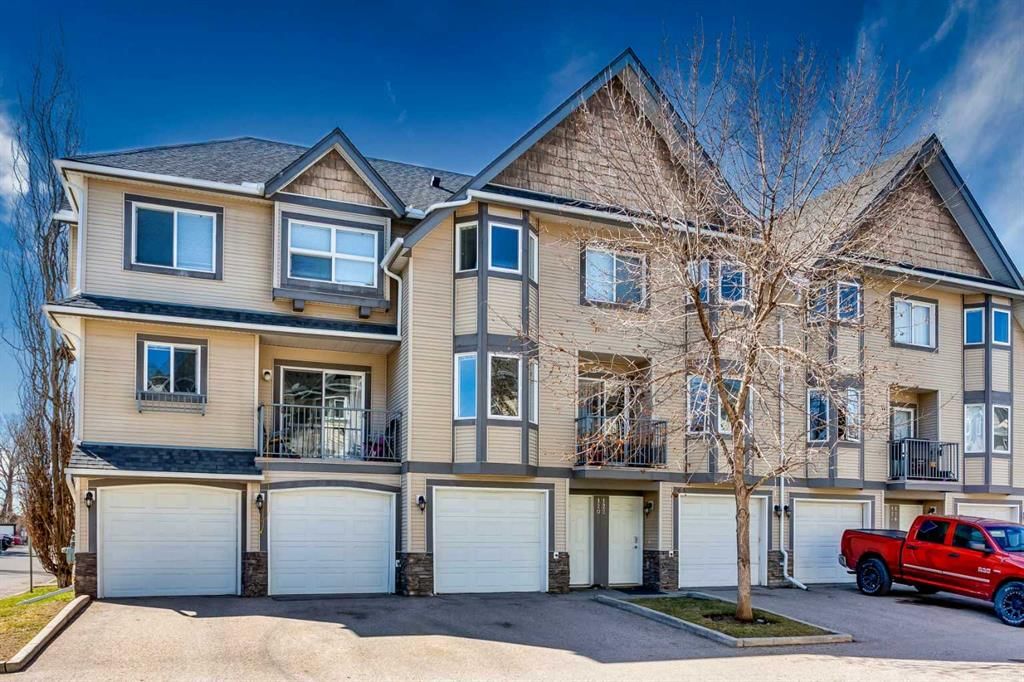 120 Cedarwood Lane SW, Calgary — photo 2 of 25