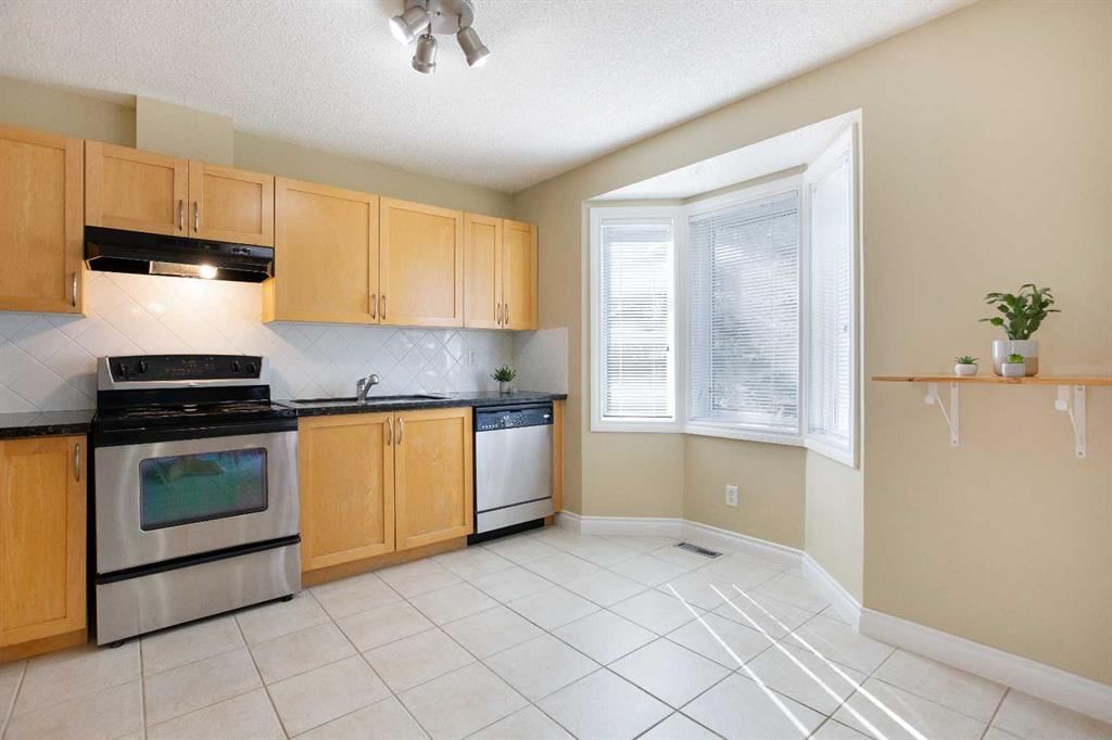 120 Cedarwood Lane SW, Calgary — photo 3 of 25