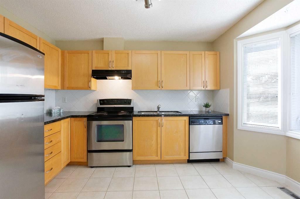 120 Cedarwood Lane SW, Calgary — photo 4 of 25