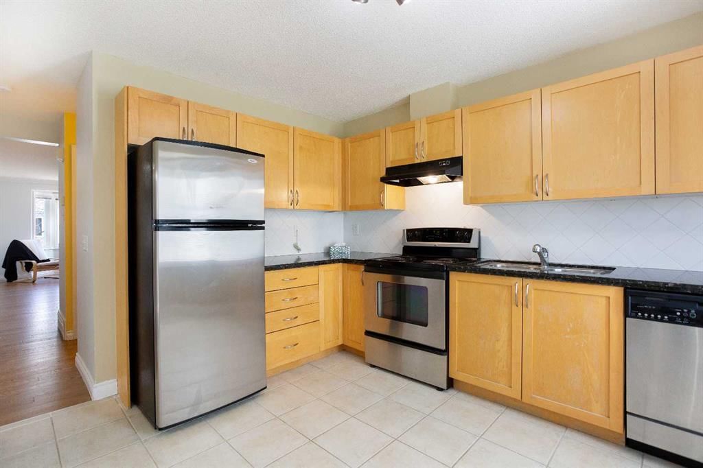 120 Cedarwood Lane SW, Calgary — photo 5 of 25