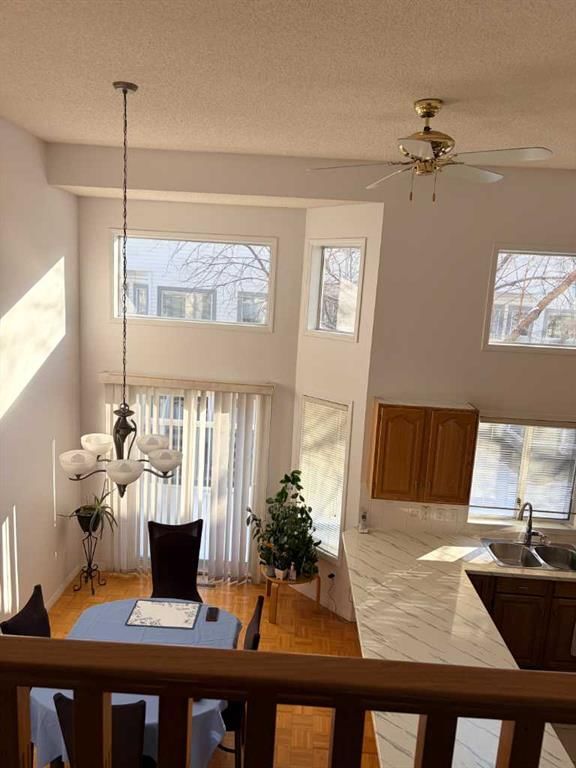 4 Kingsland Villas SW, Calgary — photo 2 of 19