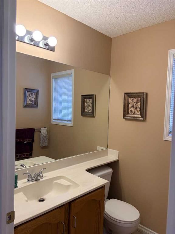 4 Kingsland Villas SW, Calgary — photo 4 of 19